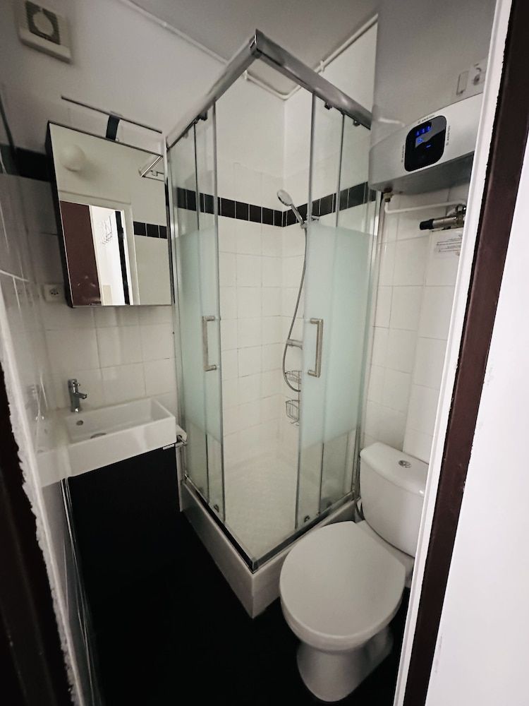 Béatrice et Emmanuel Meublé Eiffel Standard Studio 15