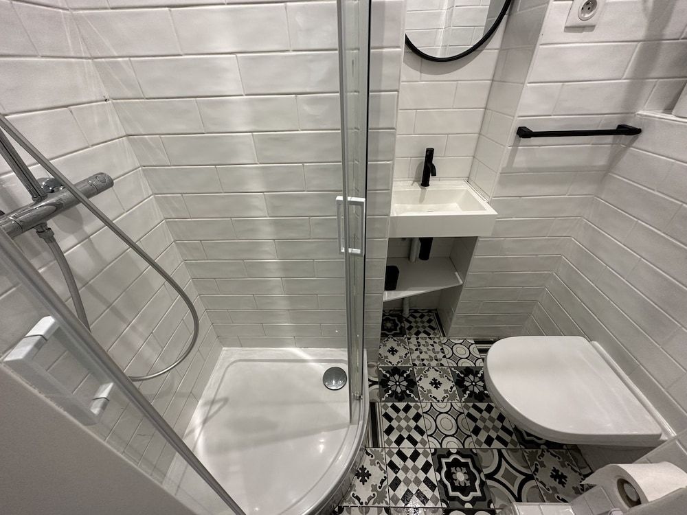 Béatrice et Emmanuel Meublé Eiffel Standard Studio 13