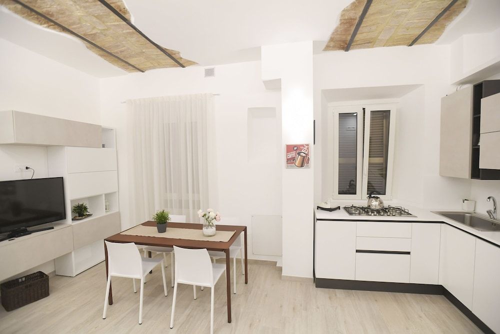 undefined Laterano 250 - Colosseo 10