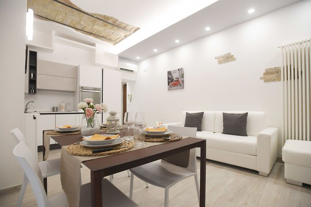 undefined Laterano 250 - Colosseo 4