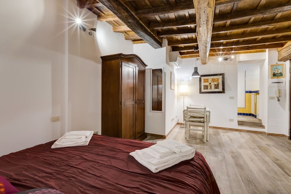 undefined Pellegrino Campo de' Fiori Suite 8