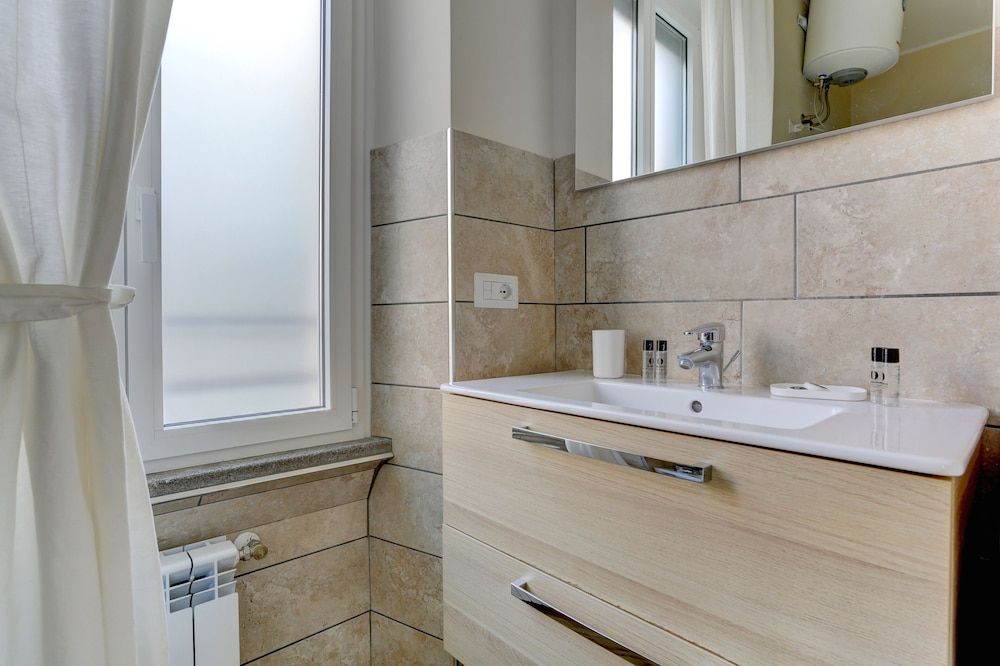 undefined APPARTAMENTO SANTI QUATTRO 1 e 2 - COLOSSEO 9