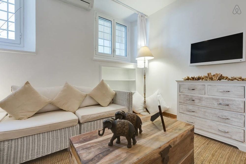 undefined Fontana di Trevi Home 7