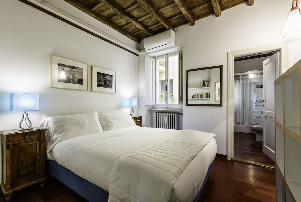 undefined Luxury Flat in the Center of Rome 7