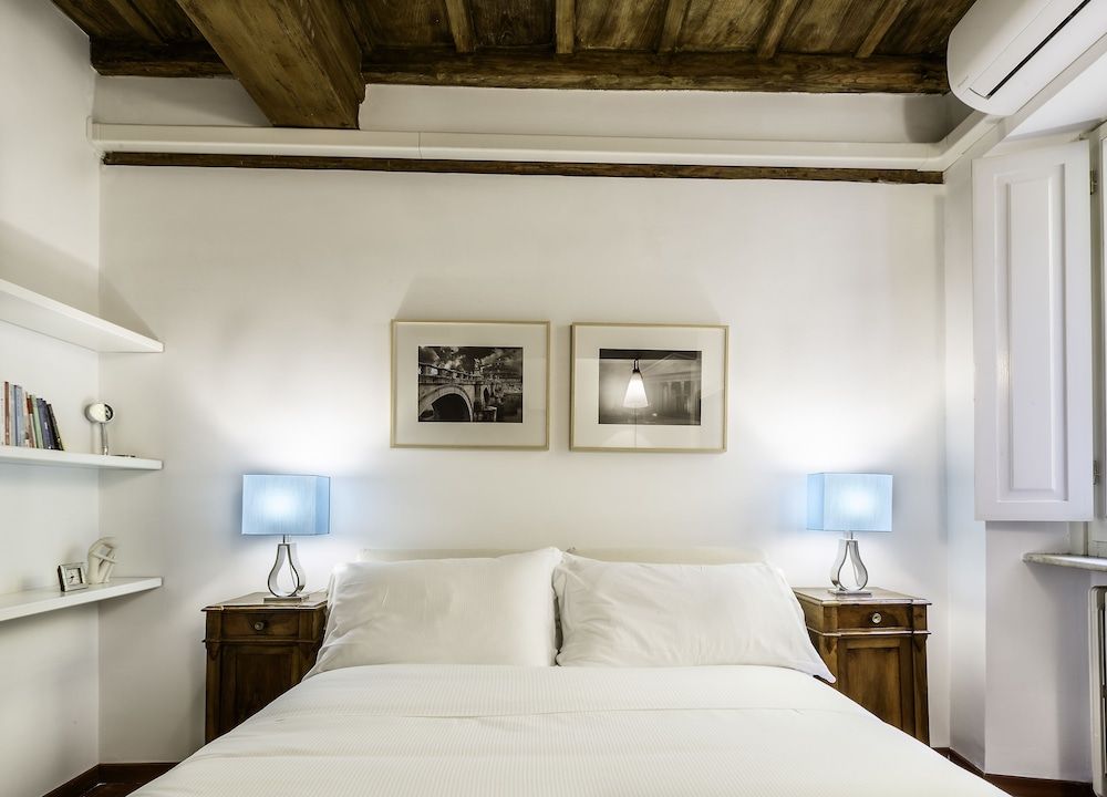 undefined Luxury Flat in the Center of Rome 10