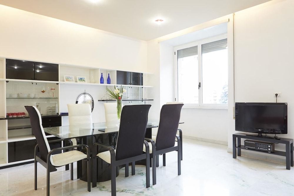undefined Flaminio & Popolo Large Apartment 6