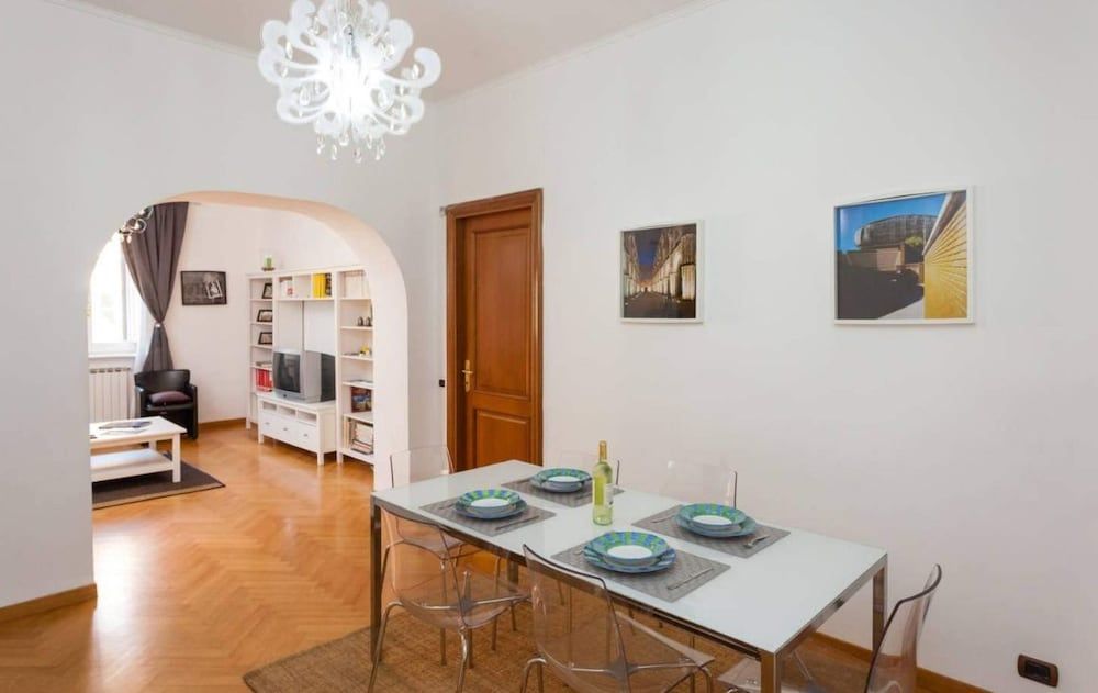 undefined Comodo appartamento con due stanze al Colosseo 7