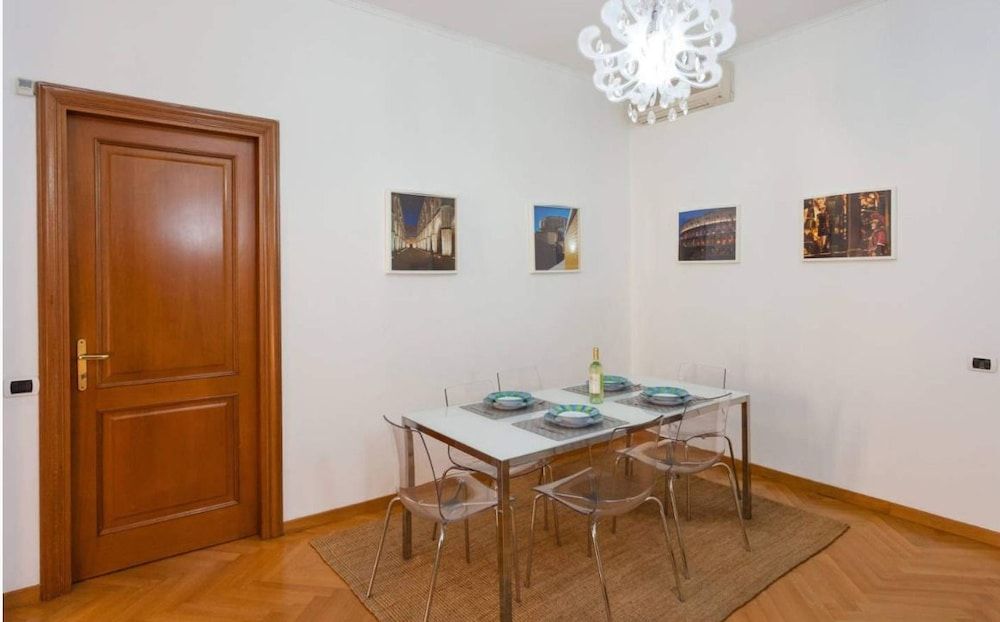 undefined Comodo appartamento con due stanze al Colosseo 5