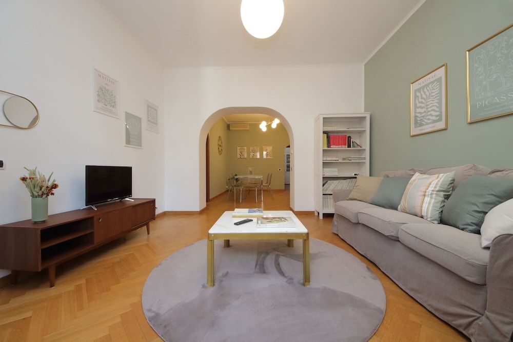 undefined Comodo appartamento con due stanze al Colosseo