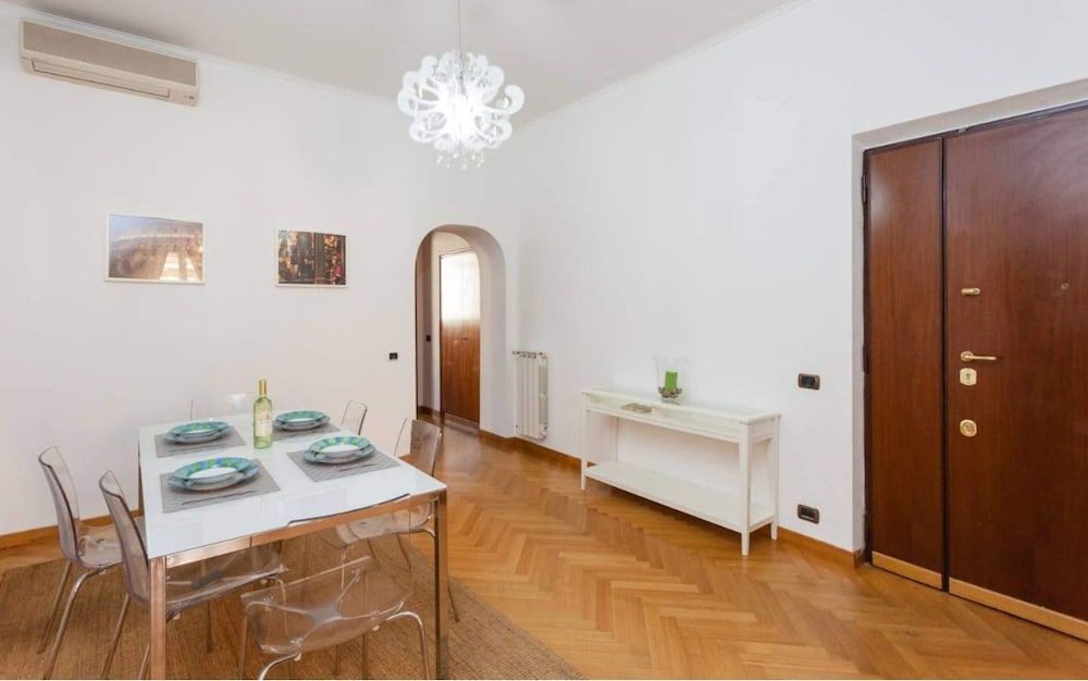 undefined Comodo appartamento con due stanze al Colosseo 6