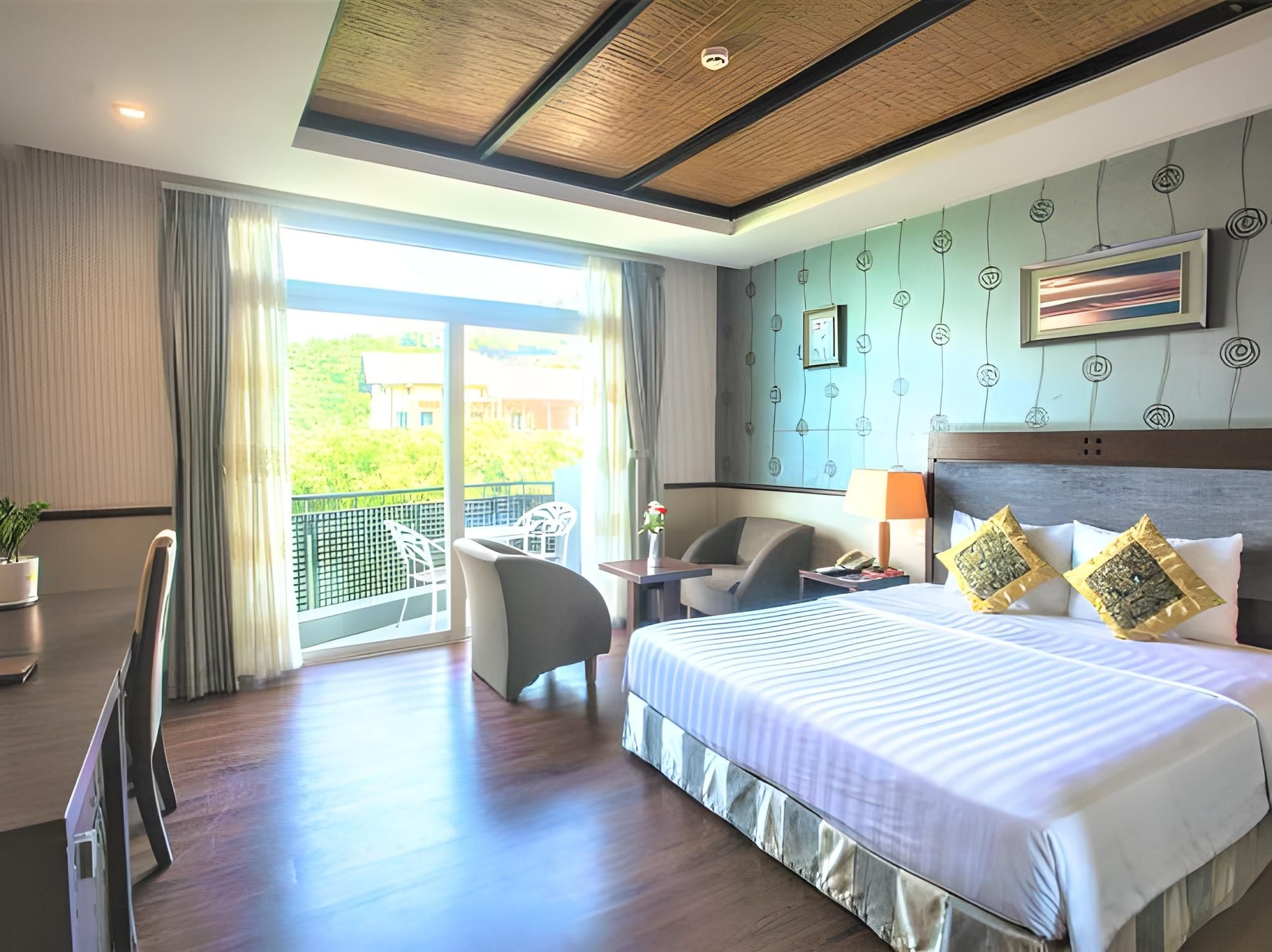Premium Deluxe Garden View Room