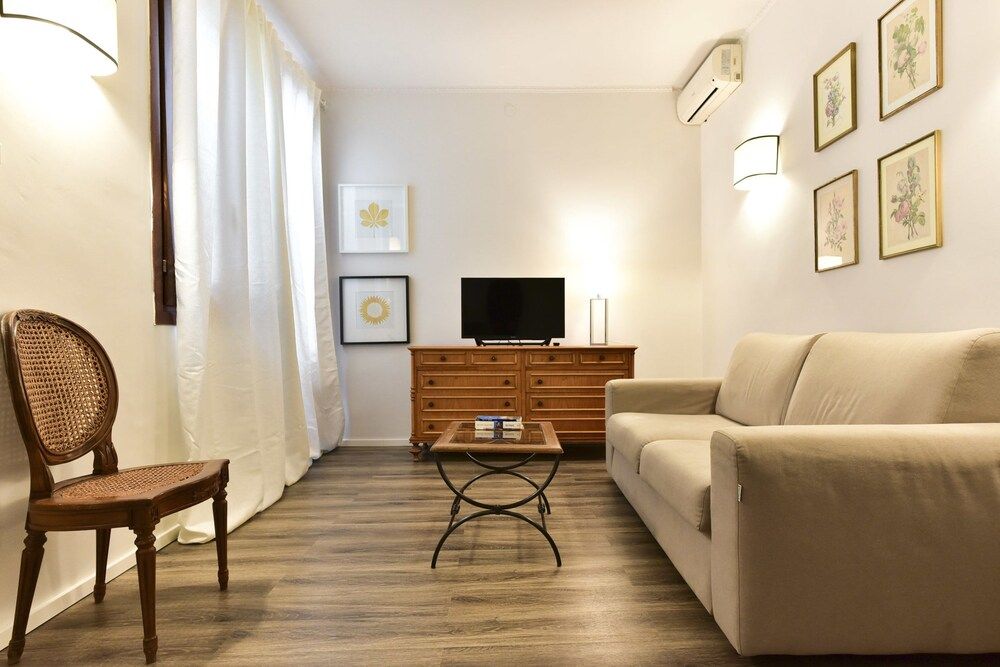 Pantheon View from Terrace Apartment Apartment, 2 Bedrooms 13