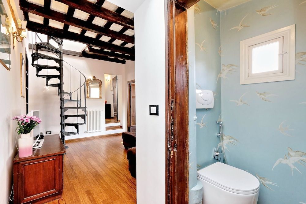 Garibaldi 2 - WR Apartments Apartment, 2 Bedrooms 32