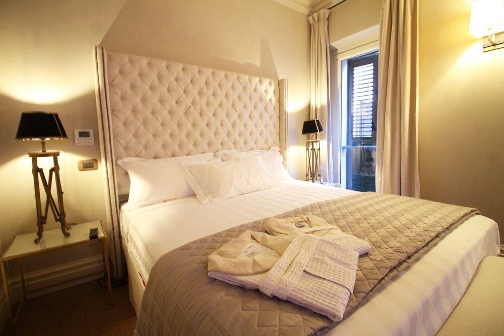 undefined Wonder on Spanish Steps 9