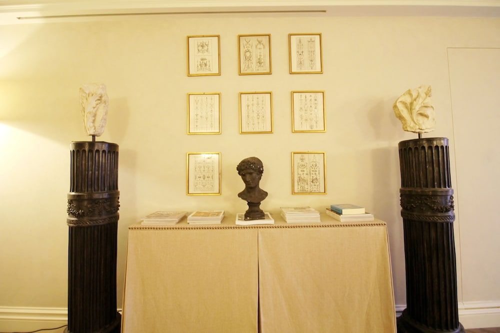 undefined Wonder on Spanish Steps 3