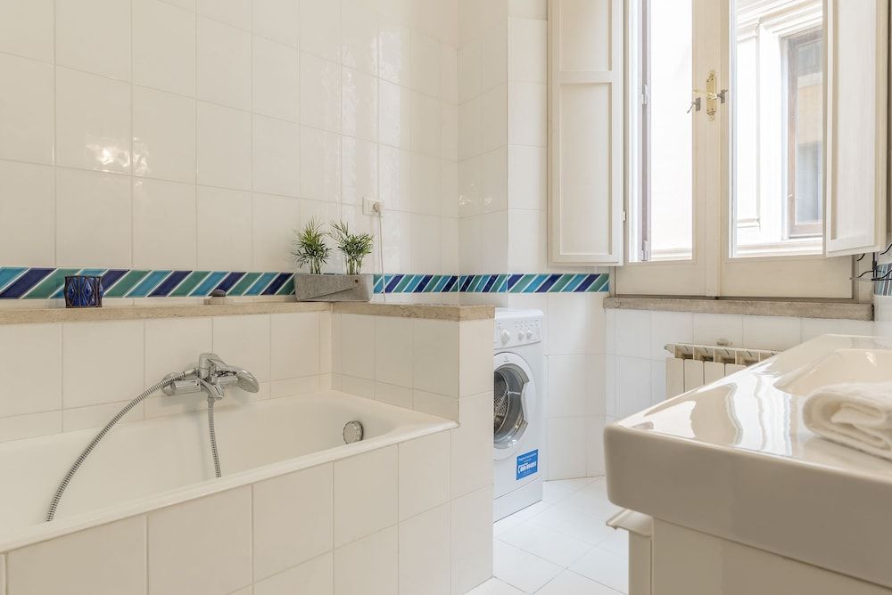 Deep Soaking Bathtub