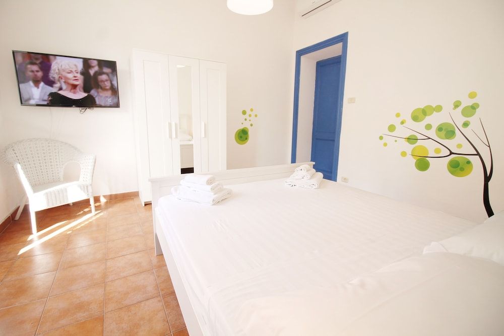 undefined Wonder Colosseum Walk