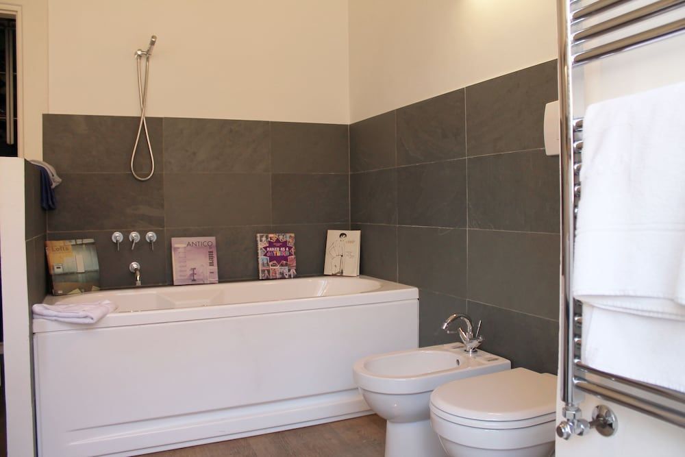 The Trevi Fountain and Spanish Steps Experience Apartment, 2 Bedrooms 24