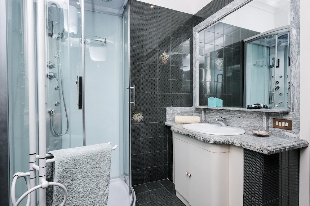 Lush Garden Steps Away from Great Park Apartment, 1 Bedroom 26