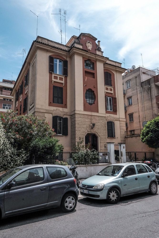 undefined Lush Garden Steps Away from Great Park 5