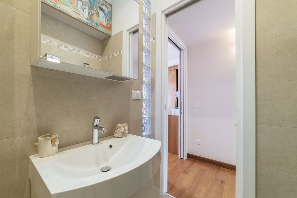 Colosseo & Colle Oppio Charming Apartment Apartment, 3 Bedrooms 38