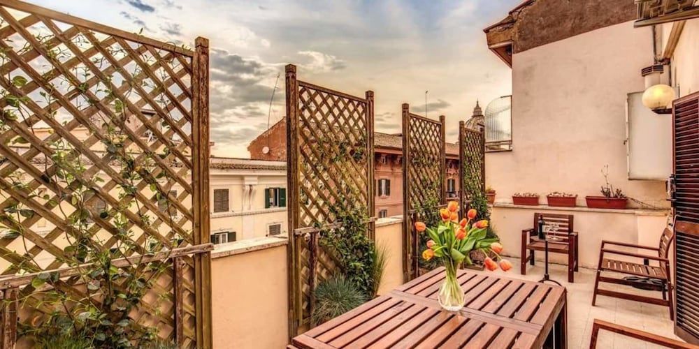 Attic terrace with St Peter's Dome View Apartment, 2 Bedrooms 23