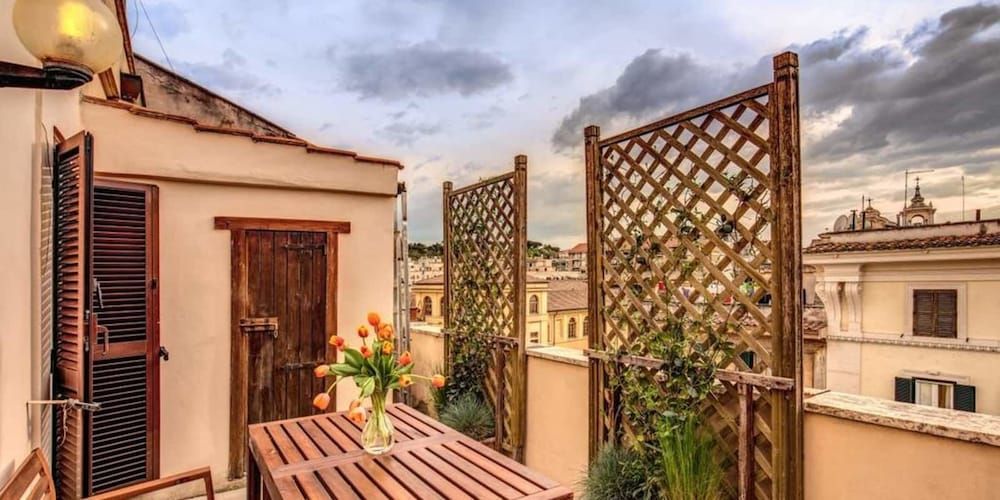 Attic terrace with St Peter's Dome View Apartment, 2 Bedrooms 24