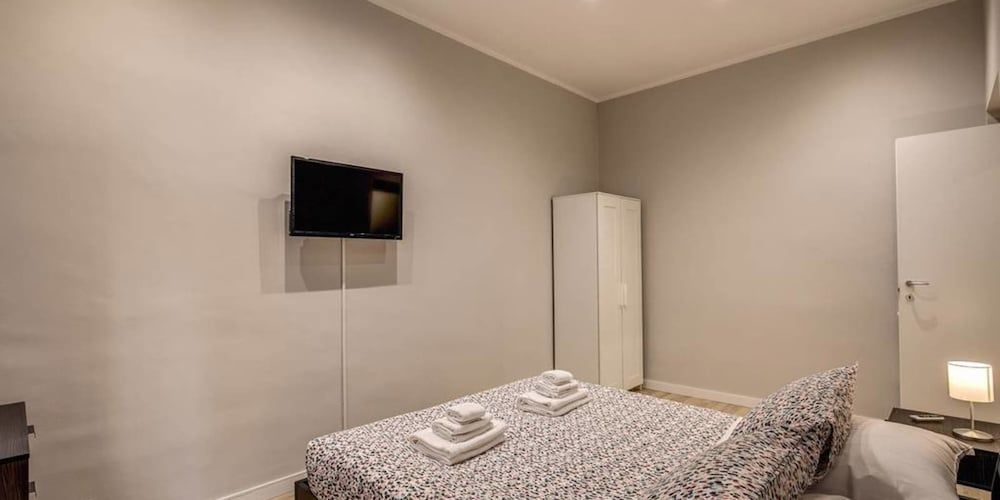 undefined Mecenate Colosseum Suite 3