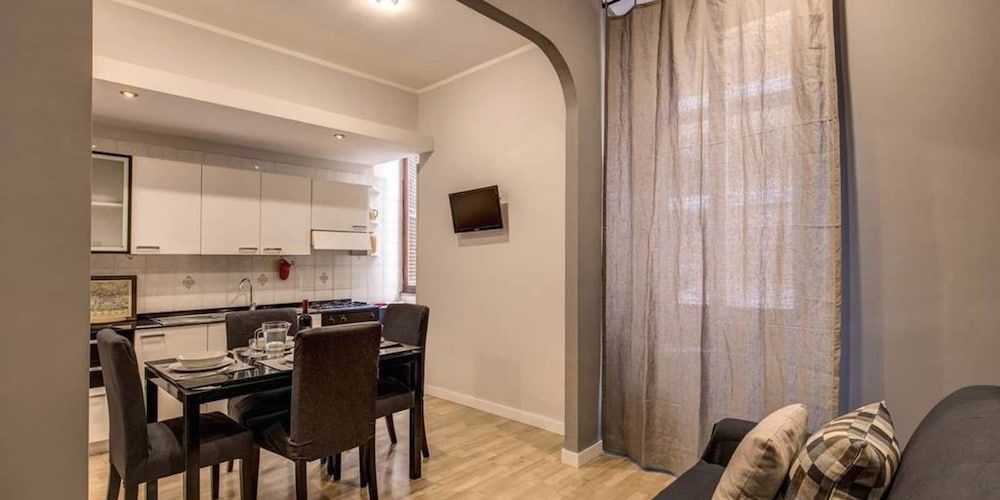 undefined Mecenate Colosseum Suite 8