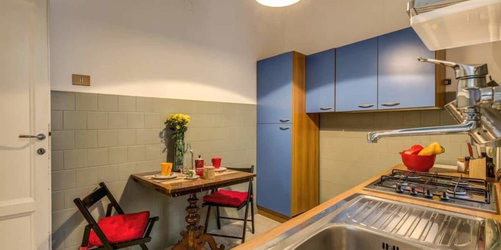 Monti Coliseum 3 bedroom 2nd floor Apartment, 3 Bedrooms, Non Smoking 23