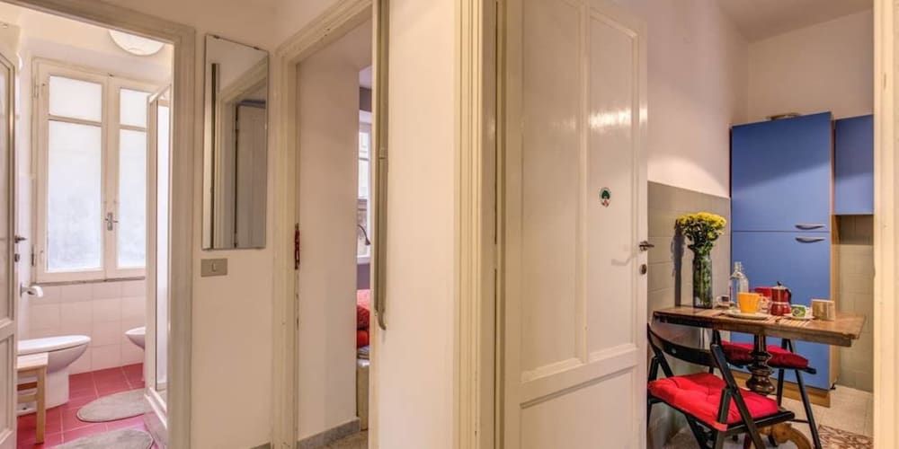 Monti Coliseum 3 bedroom 2nd floor Apartment, 3 Bedrooms, Non Smoking 21