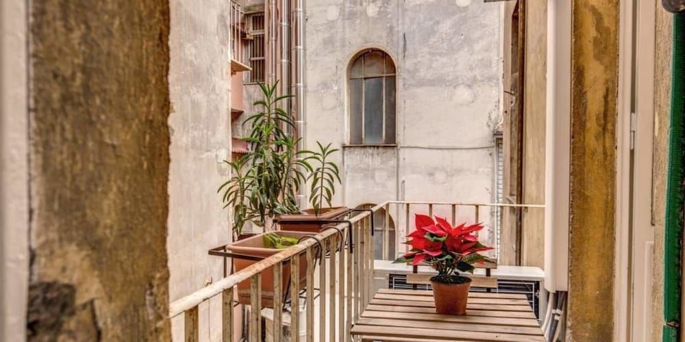 Monti Coliseum 3 bedroom 2nd floor Apartment, 3 Bedrooms, Non Smoking 32