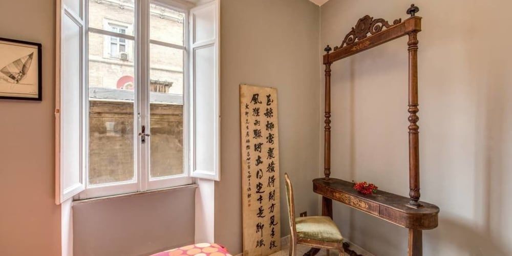 Monti Coliseum 3 bedroom 2nd floor Apartment, 3 Bedrooms, Non Smoking 33