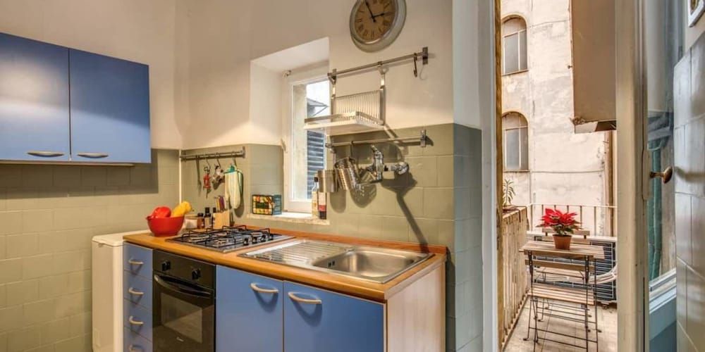 Monti Coliseum 3 bedroom 2nd floor Apartment, 3 Bedrooms, Non Smoking 24