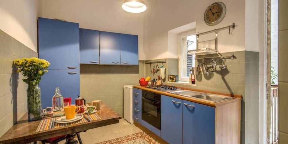 Monti Coliseum 3 bedroom 2nd floor Apartment, 3 Bedrooms, Non Smoking 26