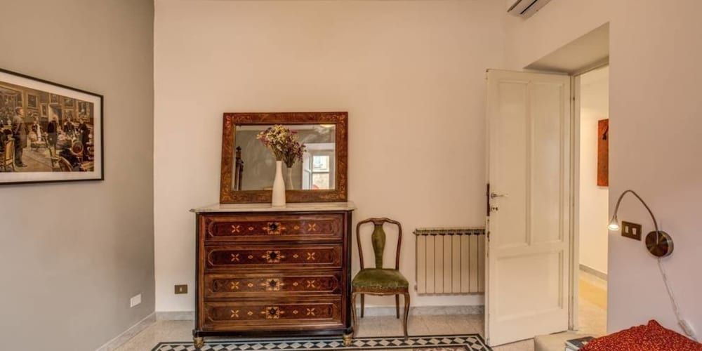 Monti Coliseum 3 bedroom 2nd floor Apartment, 3 Bedrooms, Non Smoking 35