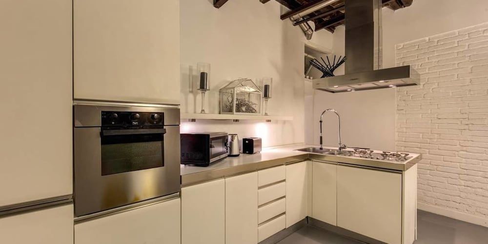 undefined Vicolo delle grotte Campo di fiori 3