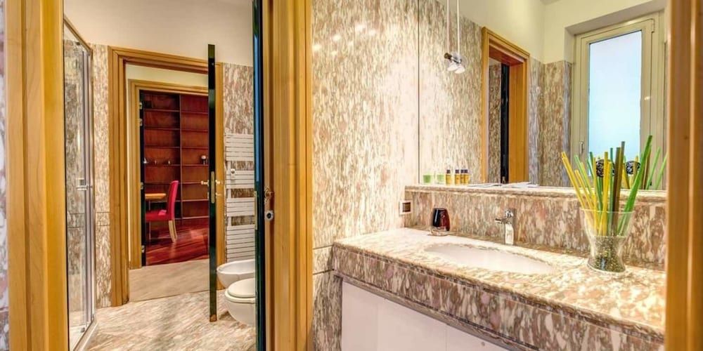 Elegant 2 bedrooms Campo dei Fiori Apartment, 2 Bedrooms 22