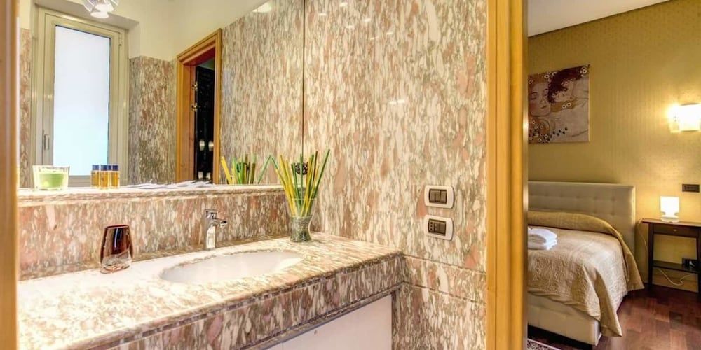 Elegant 2 bedrooms Campo dei Fiori Apartment, 2 Bedrooms 21