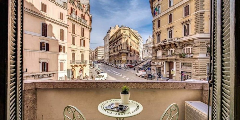 undefined Cavour Colosseum with Balcony 8