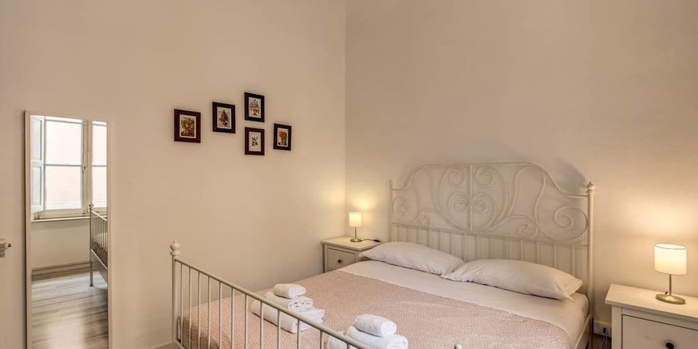 Colosseo 2 Bedroom Walking Distance Apartment, 2 Bedrooms 9