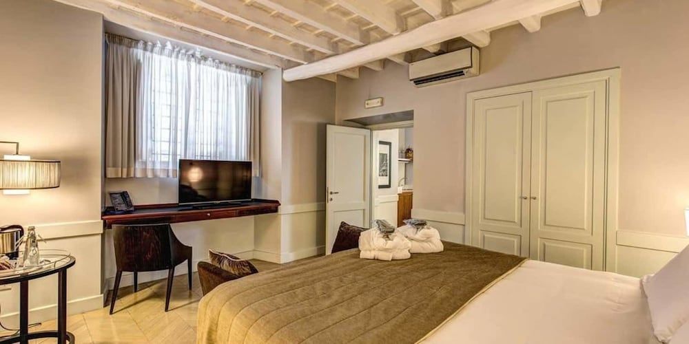 undefined Suite Giulia 1 8