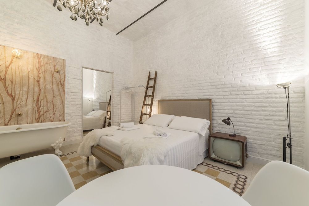 undefined Romantic Vintage Colosseum Apartment 3