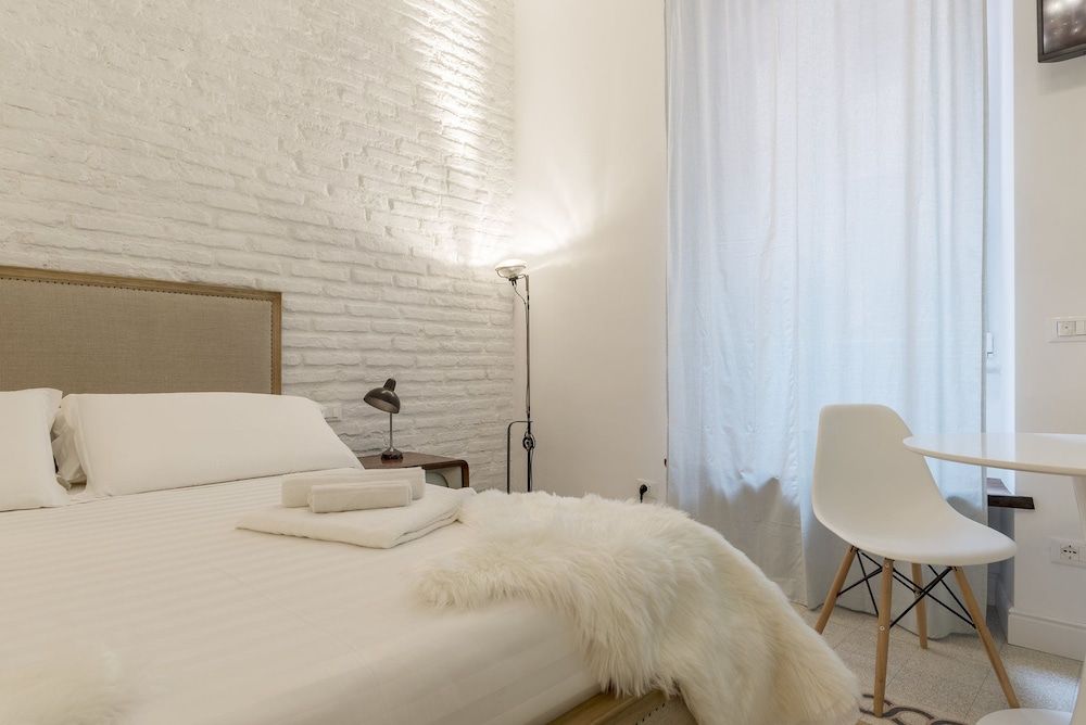 undefined Romantic Vintage Colosseum Apartment 5