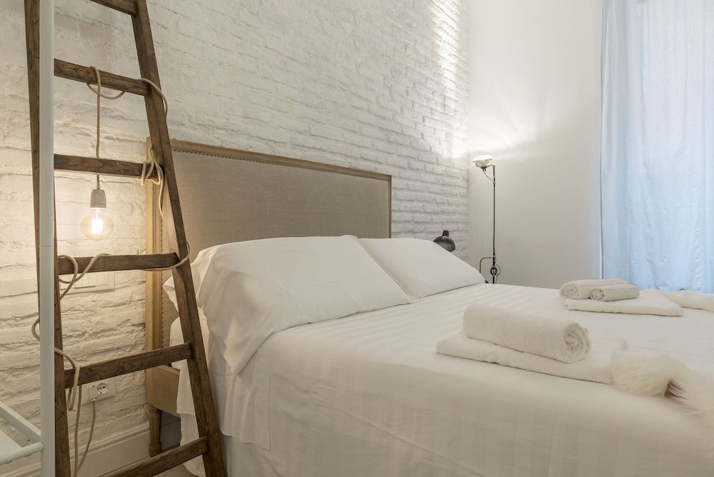 undefined Romantic Vintage Colosseum Apartment 6