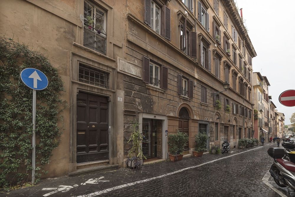 undefined Piazza Navona Design Flat 2