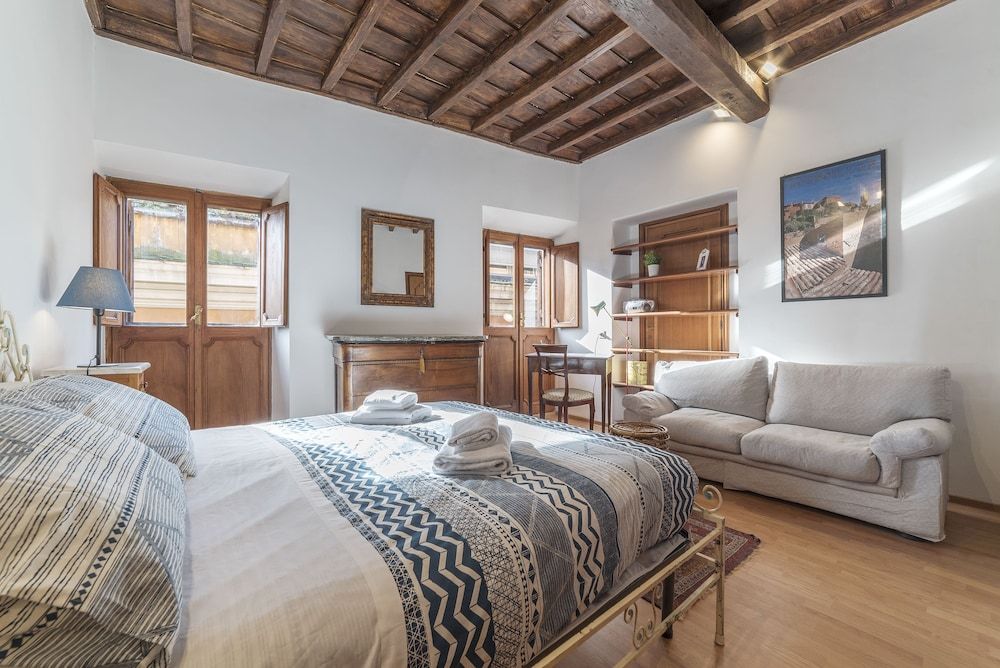 undefined Montecitorio & Pantheon Stylish Flat
