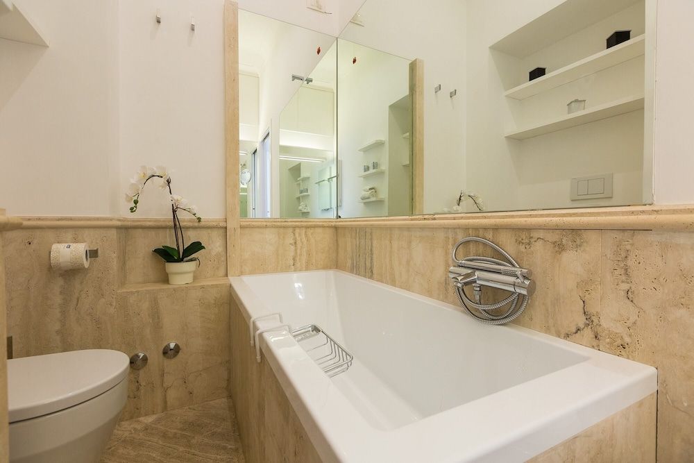 Amazing View Piazza Venezia Apartment, 4 Bedrooms 23