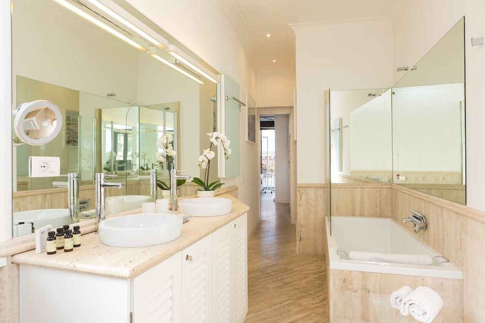 Amazing View Piazza Venezia Apartment, 4 Bedrooms 20