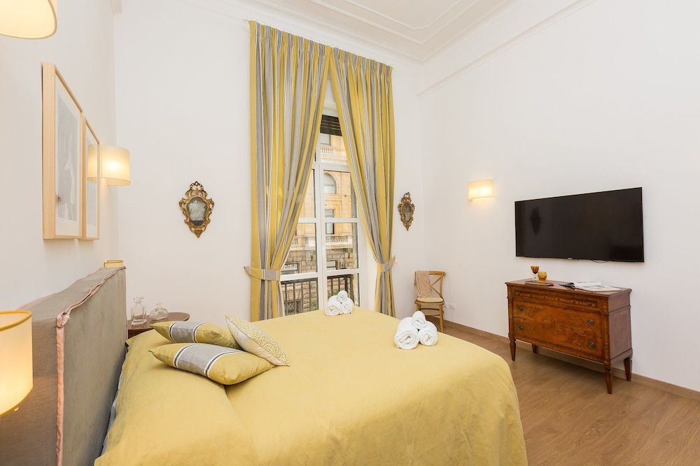 Prestigious Apartment Via Barberini Luxury Apartment, 3 Bedrooms 11